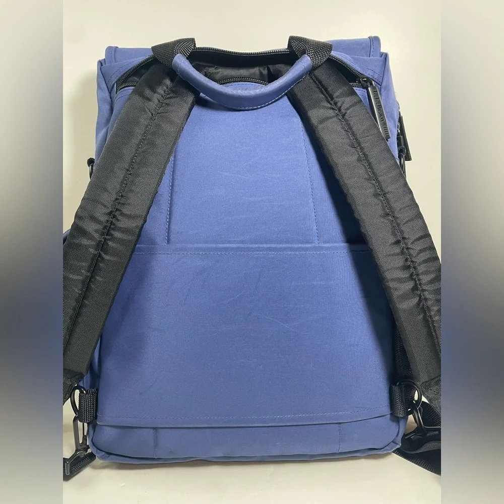 LL Bean Navy Blue and Black Traveler Backpack